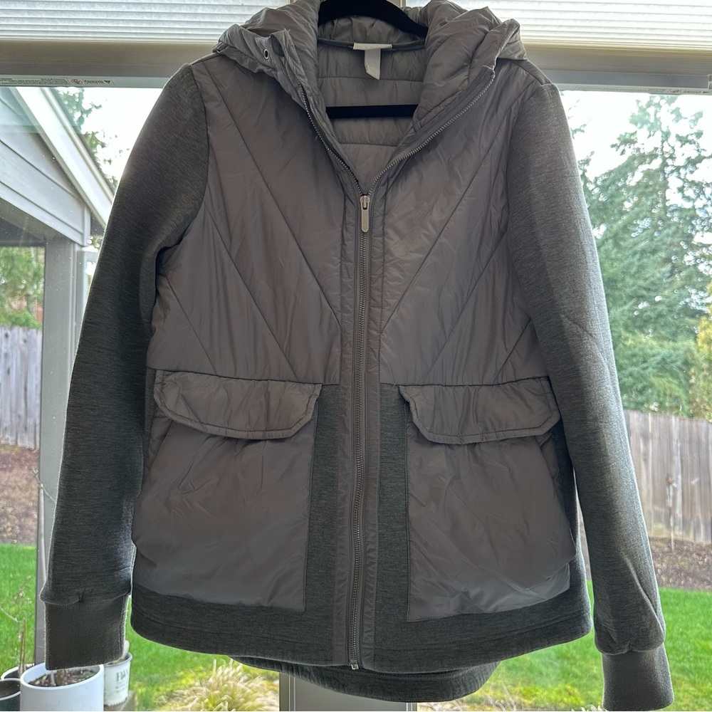 Like new Zella Hybrid Puffer jacket, Grey, Size Medium!
